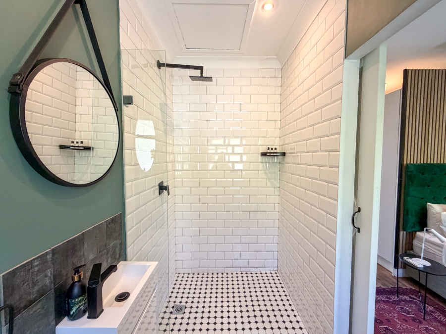 1 Bedroom Property for Sale in Vredehoek Western Cape